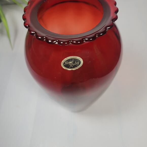 Vintage Ruby Red Glass Flower Vase Anchor Hocking 9" - Picture 4 of 5